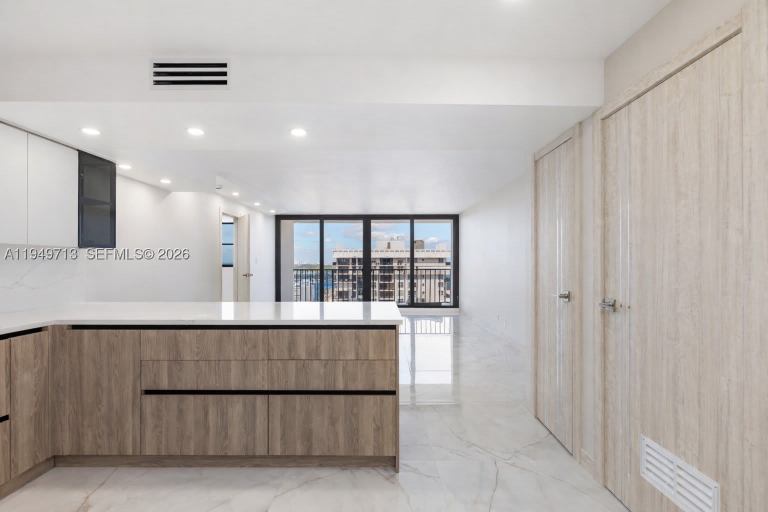 2401 S Ocean Dr – photo 3