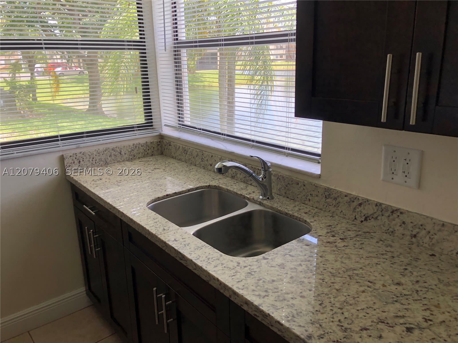 1071 Adams Ave – photo 2