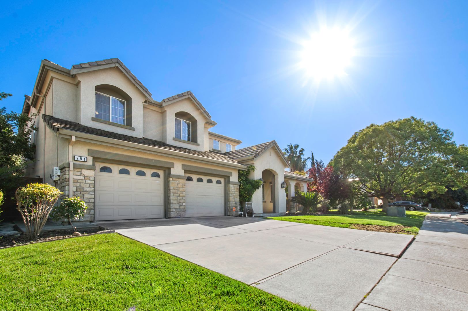Grand 5-Bedroom Estate — Space, Style & Sophistication – photo 3