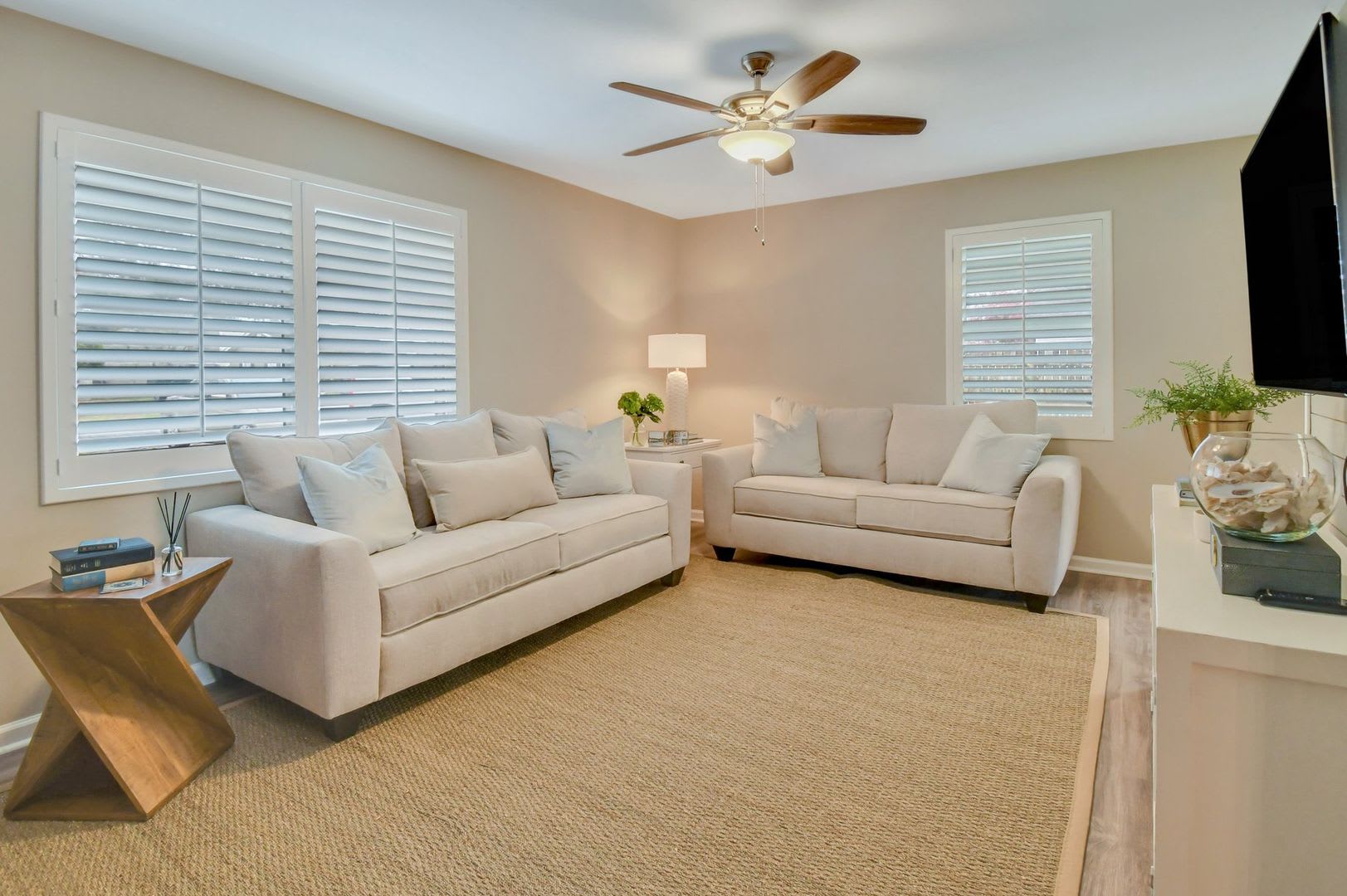 1015 Reita St – photo 5