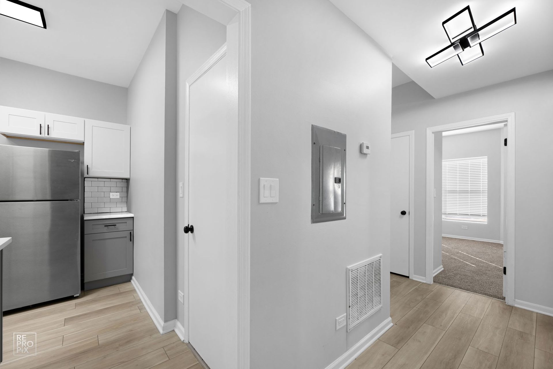 2439 W Byron Street – photo 5