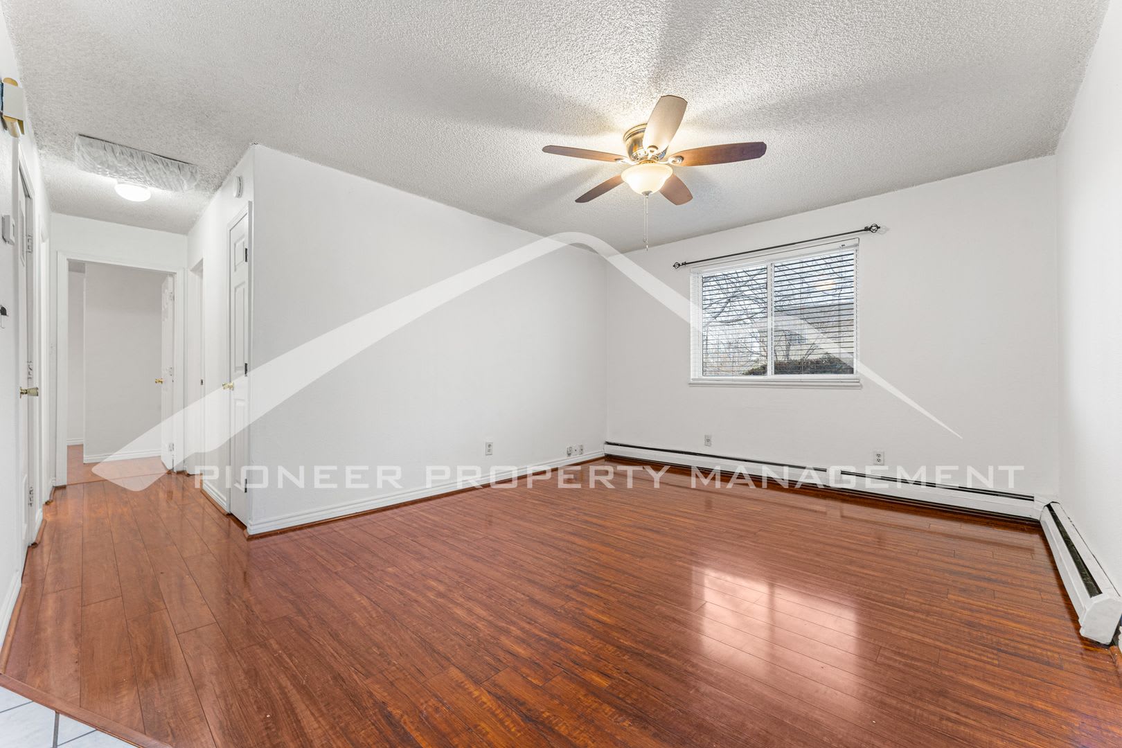 Beautiful Townhome with Detached Garage and Pool Access! – photo 3