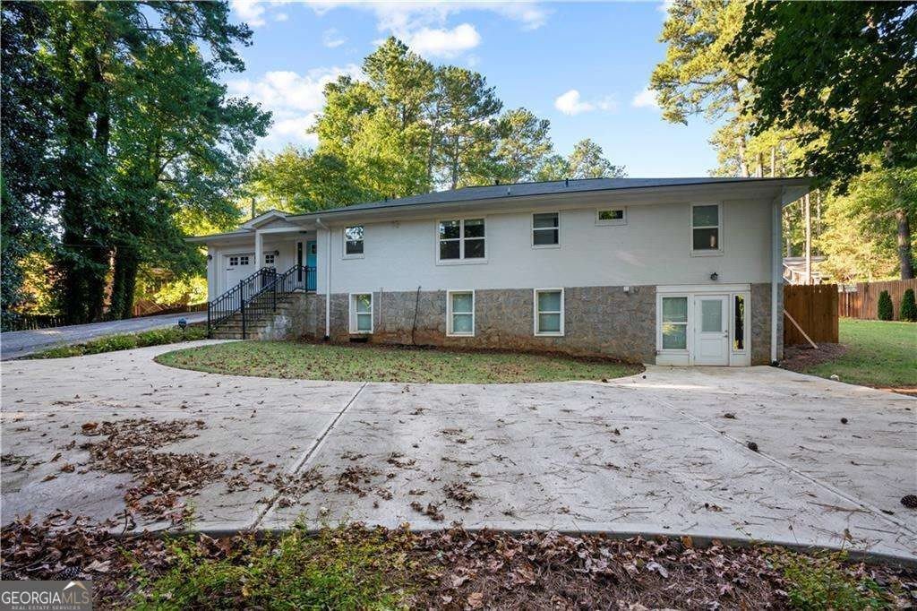 1841 Gainsborough Drive – photo 2