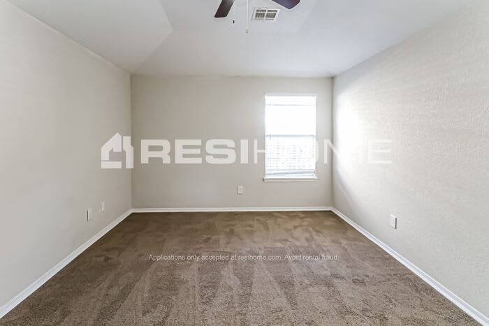 3037 Pinecrest Street – photo 4