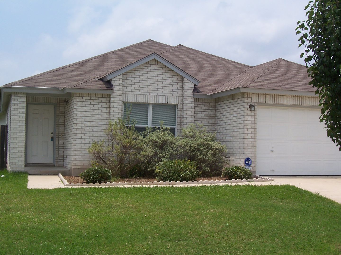 3 Bedroom Home in a Great Neighborhood – photo 1