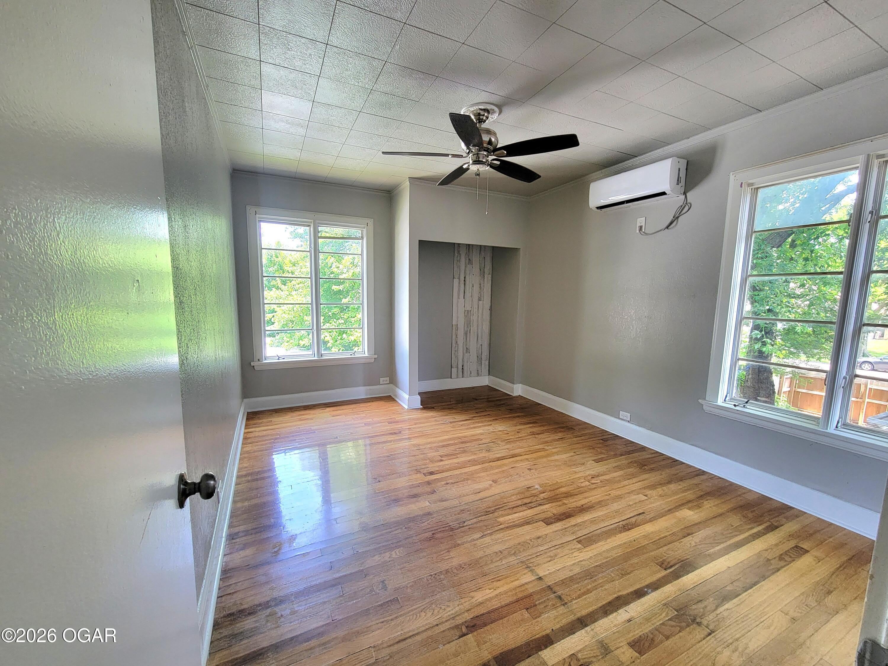 809 W 4th Street – photo 4