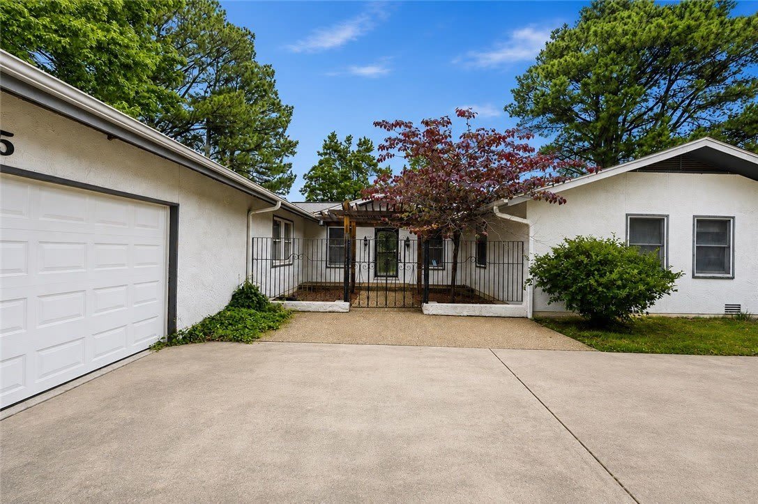 315 Fairway Lane – photo 2