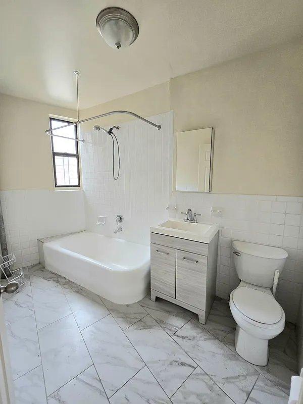 2085 Morris Avenue – photo 5