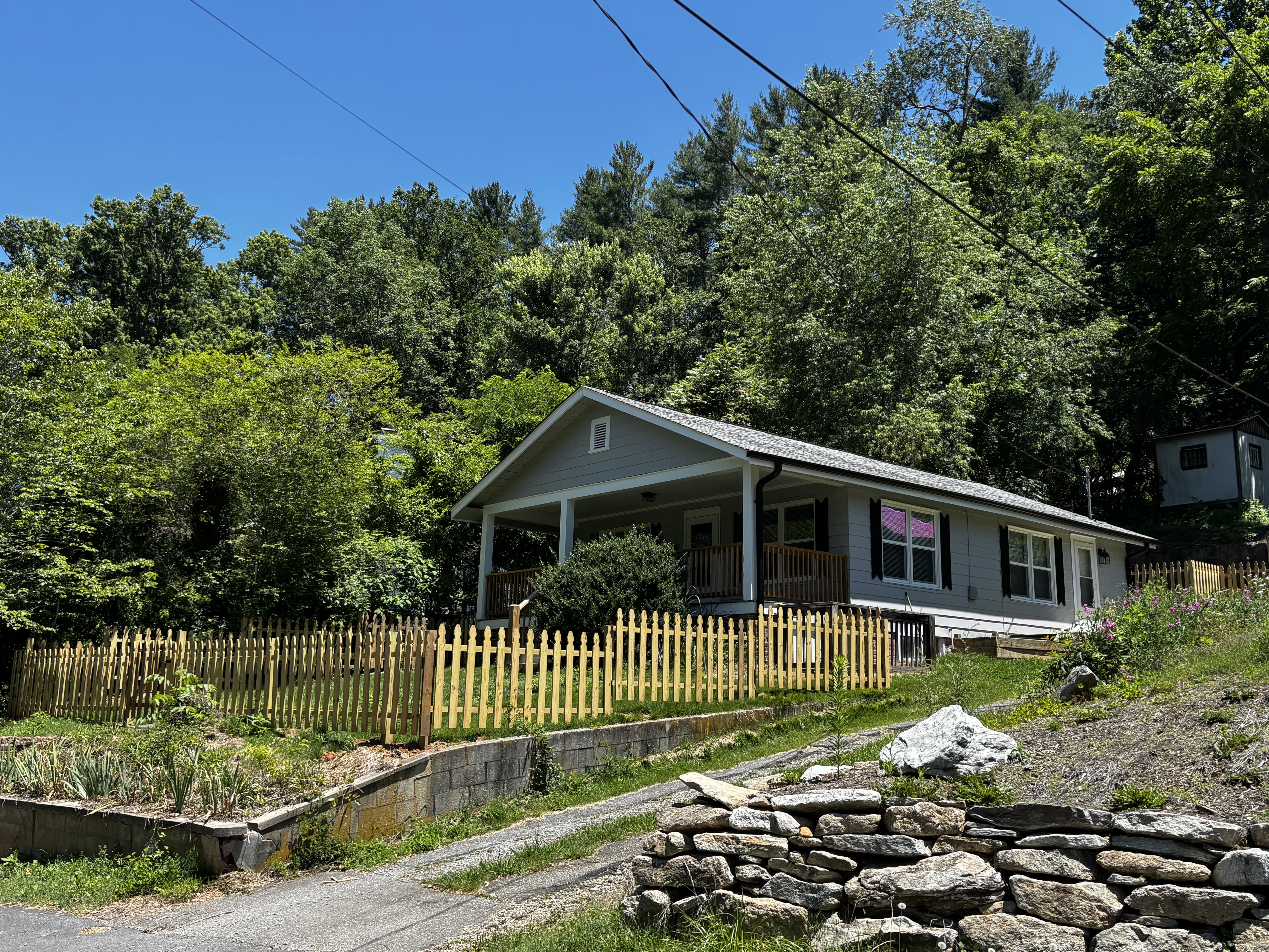 23 Sycamore St – photo 1