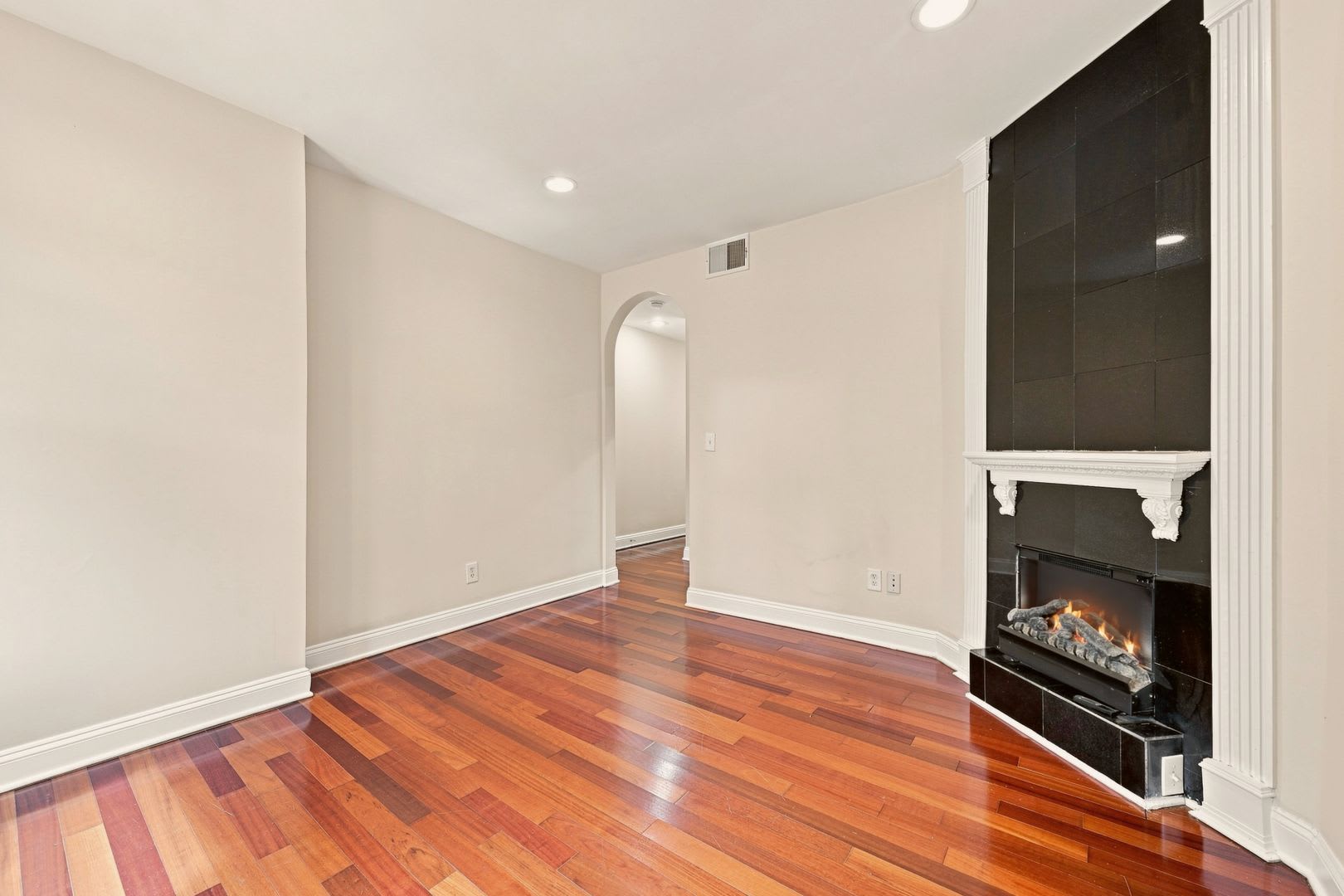 Cozy & Updated 2BR in Vibrant Columbia Heights! – photo 3