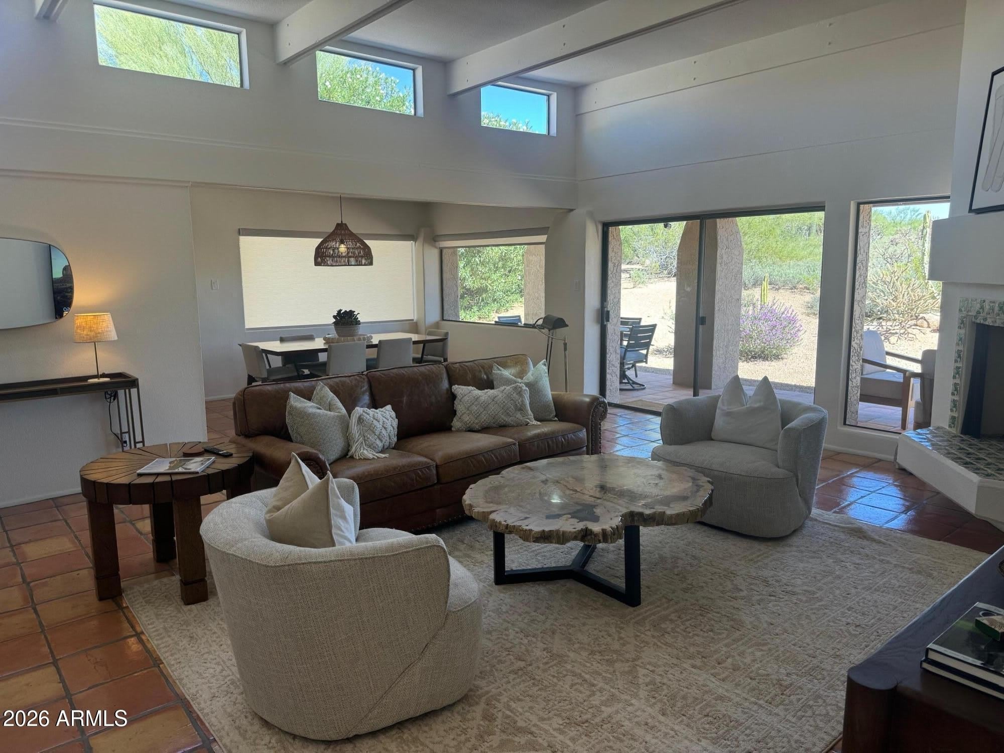 1725 E STAGHORN Lane – photo 1