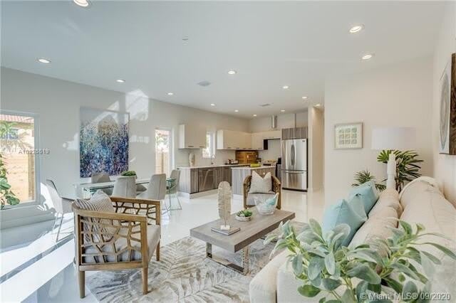 684 Ne 43Rd Street – photo 2