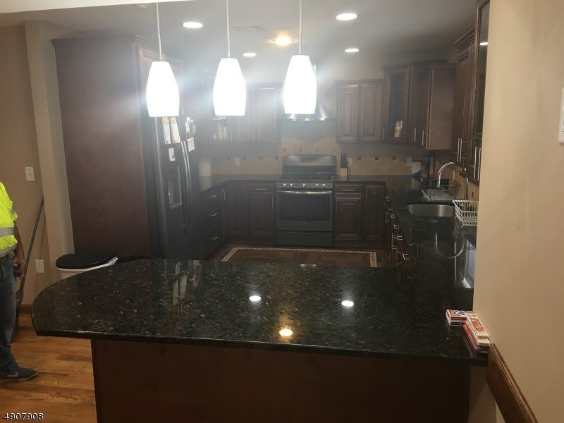 1034 Stone St – photo 5