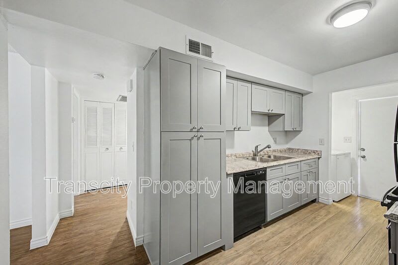 225 N Standage – photo 3