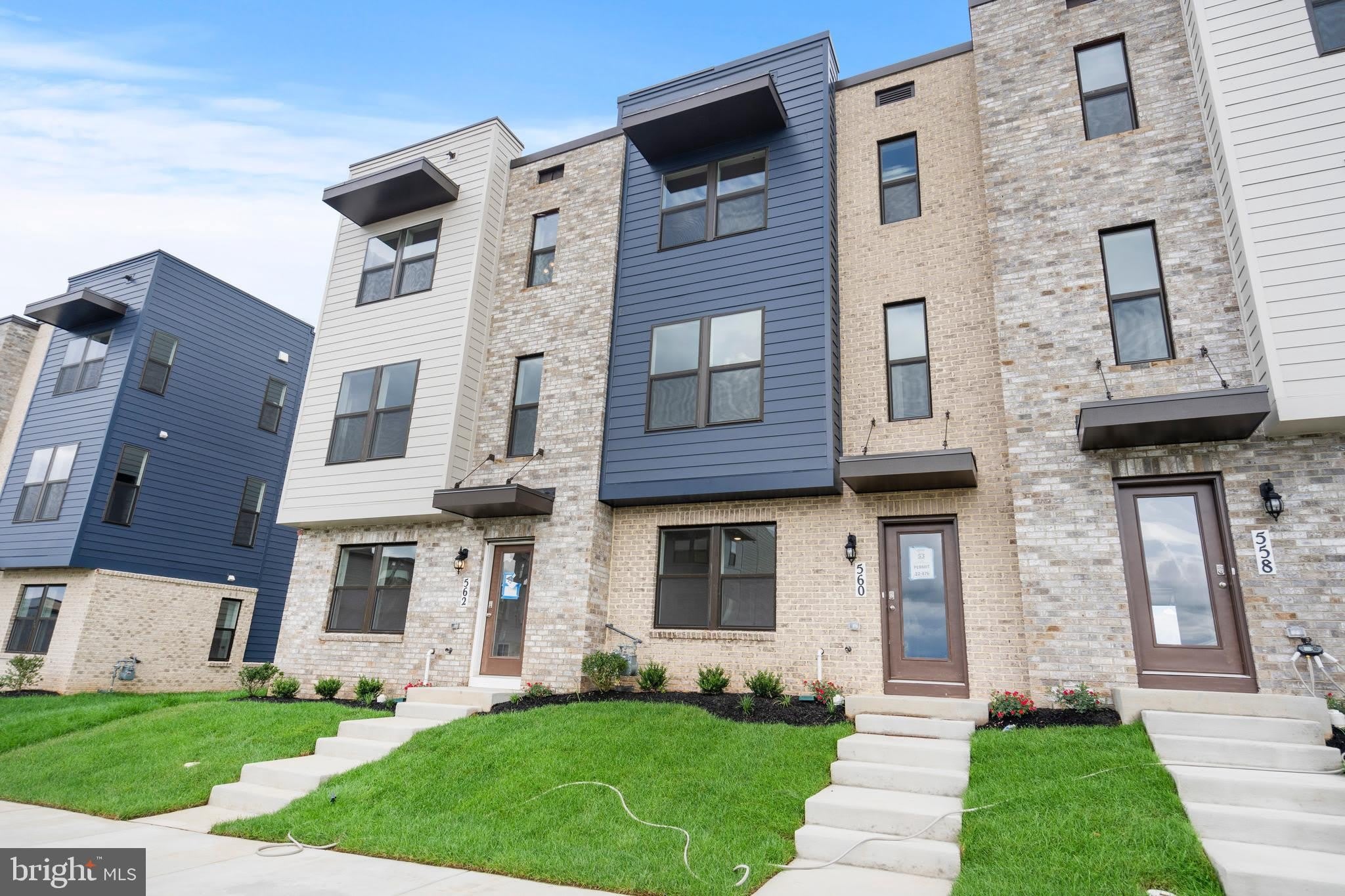 560 UNION Street – photo 3
