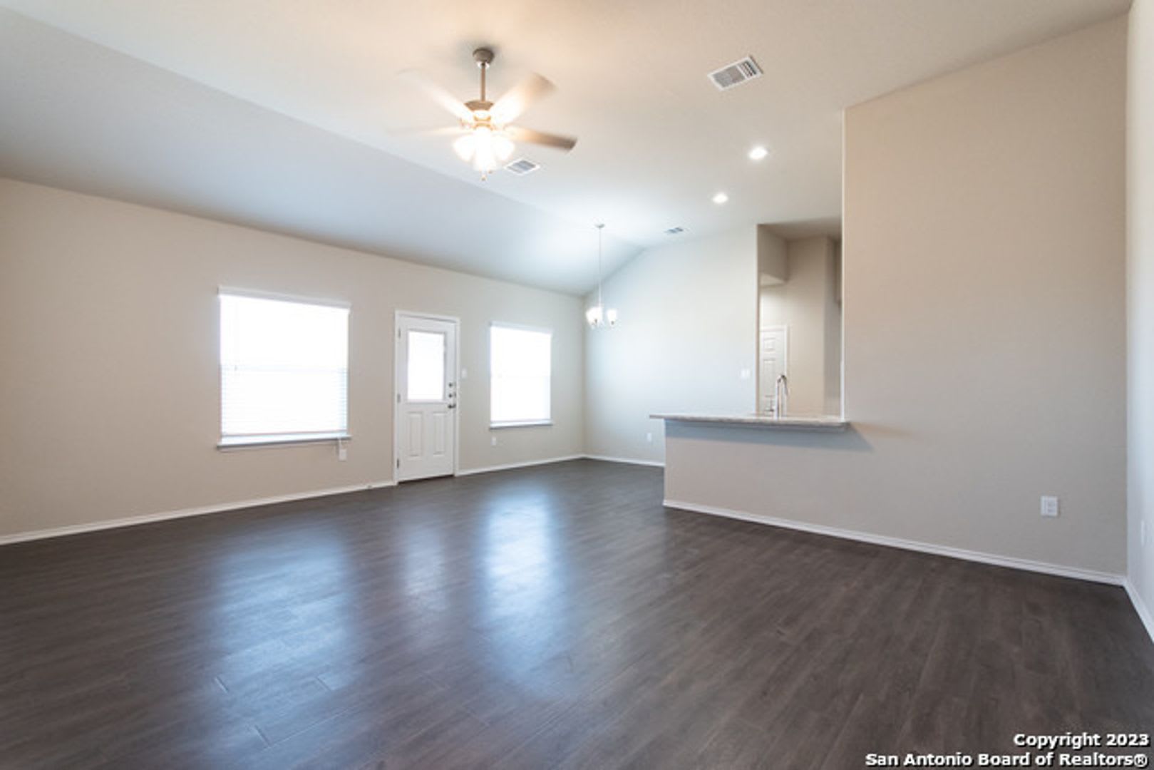 Luxury 3/2 Duplex in Seguin, Texas – photo 3