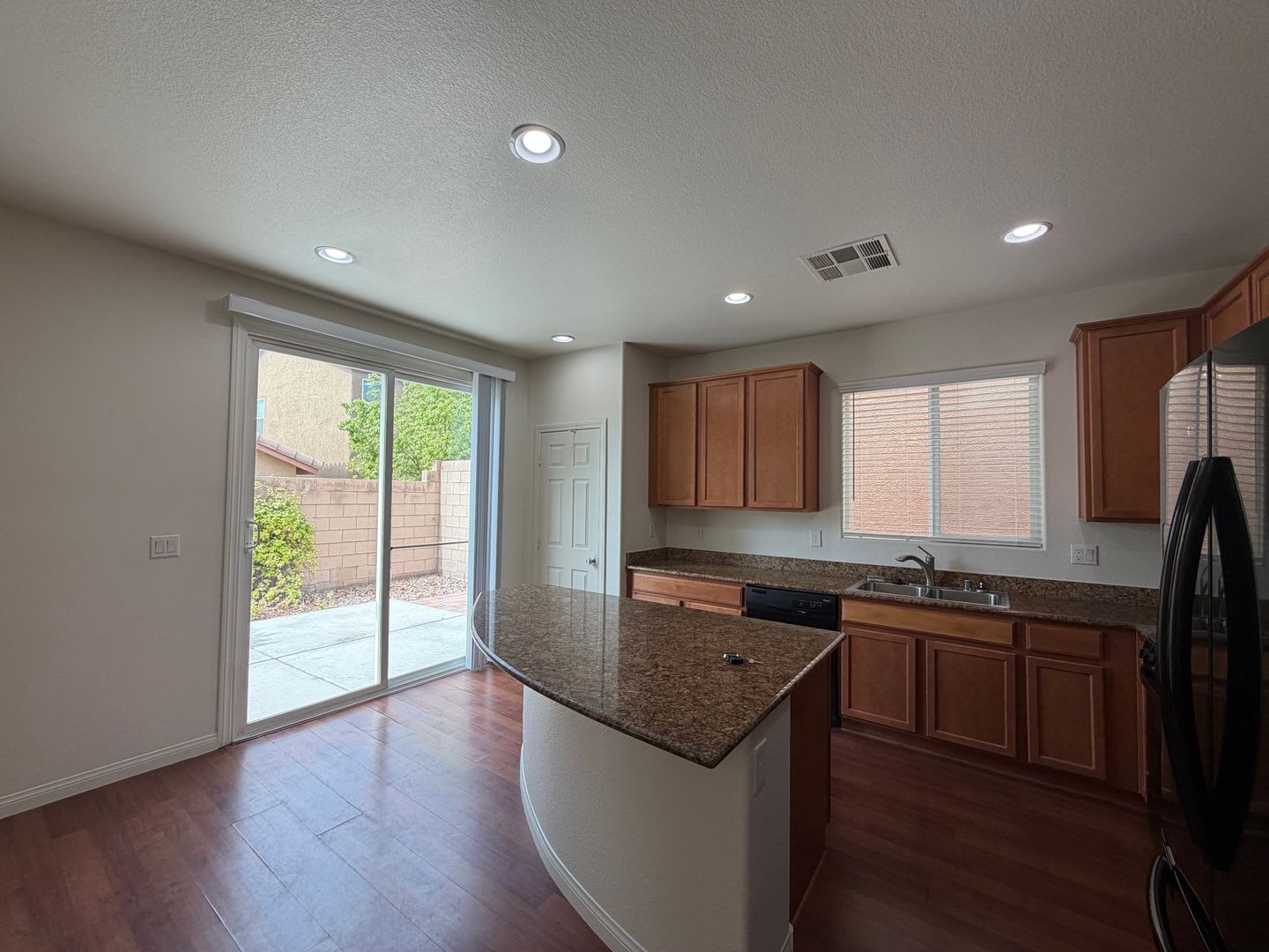 Great location in between Rhodes Ranch and South Summerlin – photo 2