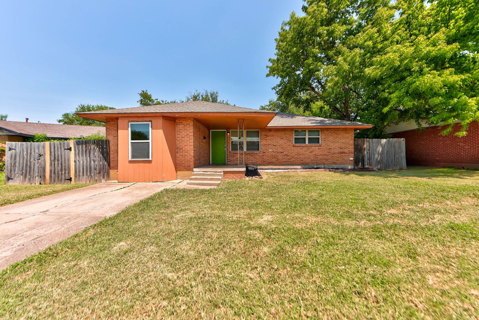 Comfortable 3 Bedroom Home in a Great Moore Location – photo 1