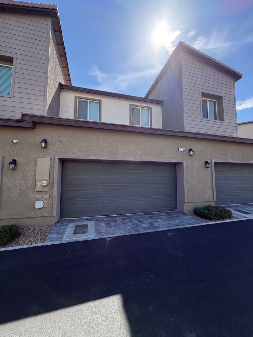 Must See Townhome in Henderson! – photo 2