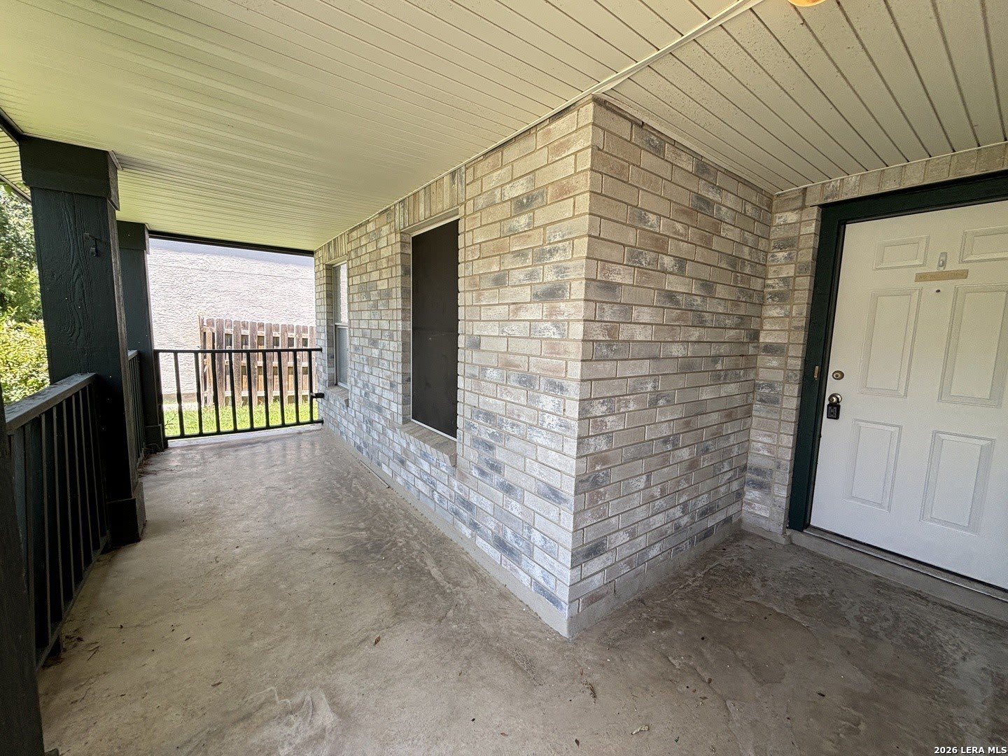 8214 CHESTNUT MANOR DR – photo 2