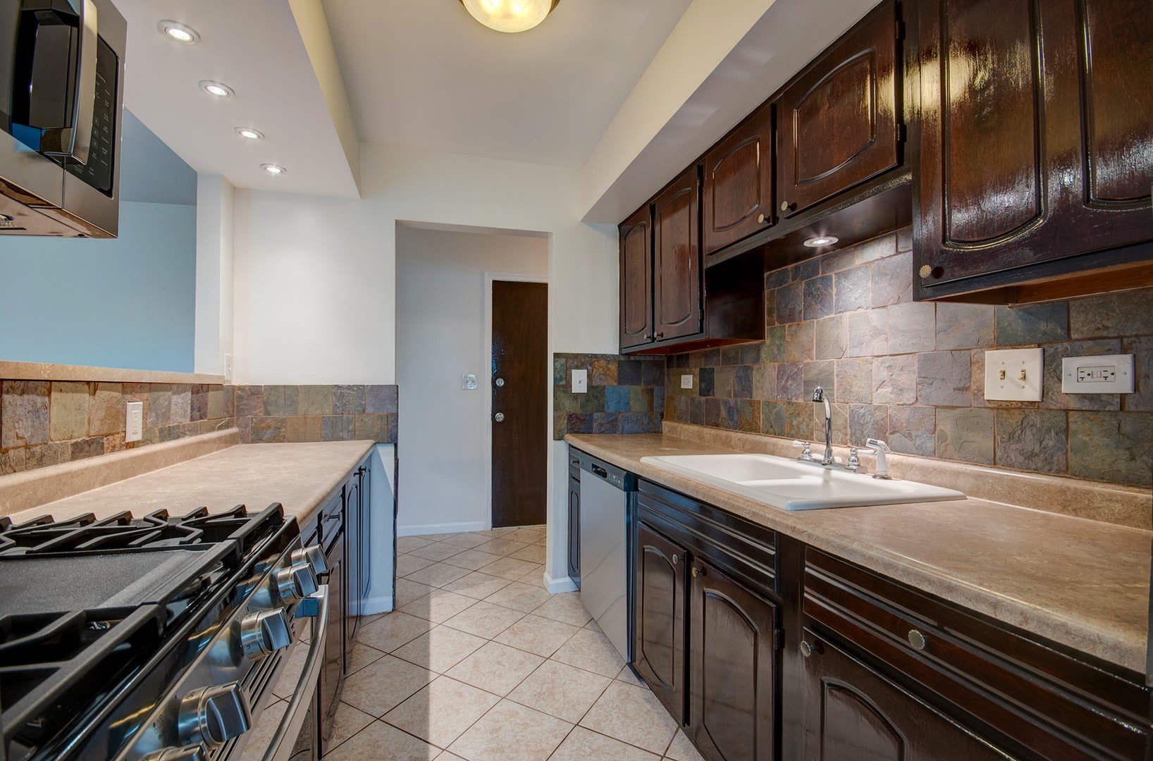 2210 Country Club Drive – photo 4
