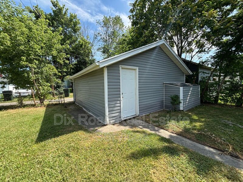 229 Bellaire Avenue – photo 5