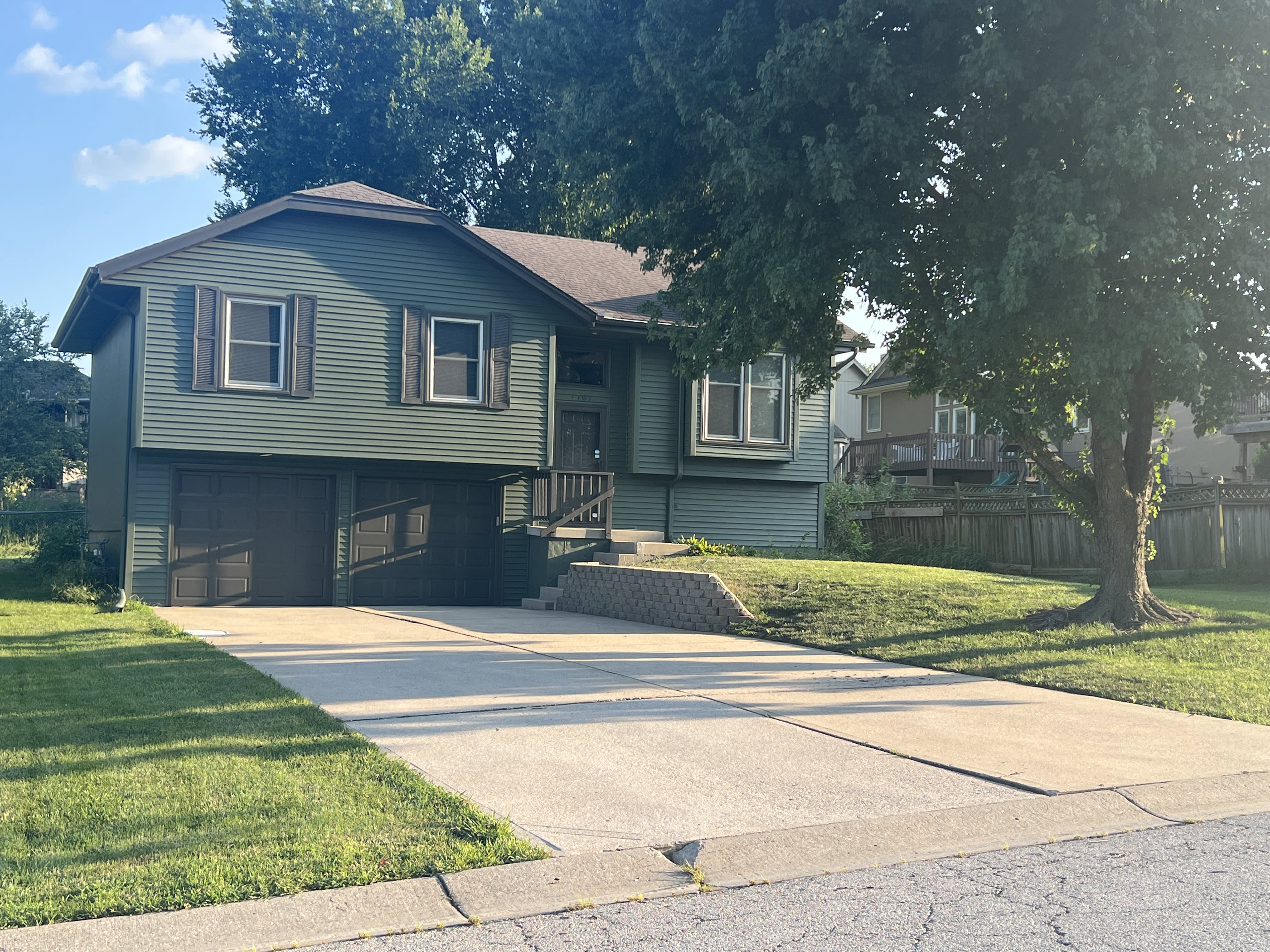 1701 Ne Patterson Dr – photo 1