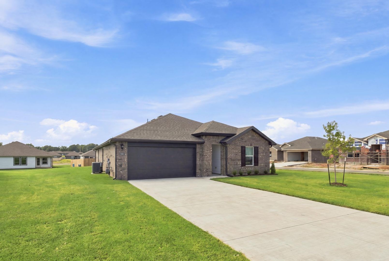 Brand New 4 Bedroom DR Horton Home! Available for Immediate Move in *BA Schools* – photo 2