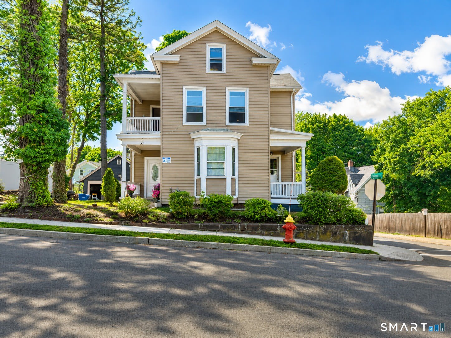 37 Elm Street – photo 1