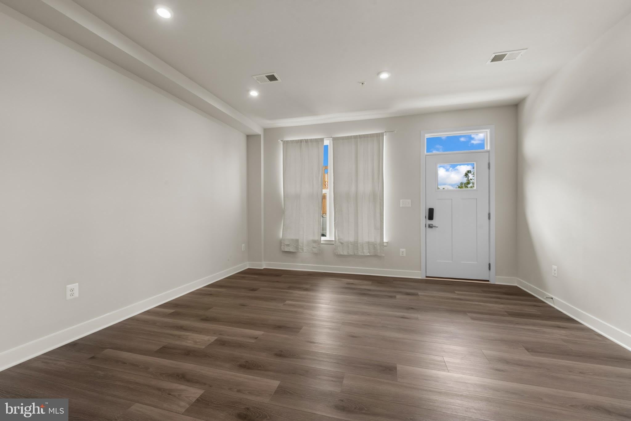 814 WATTS Street – photo 4