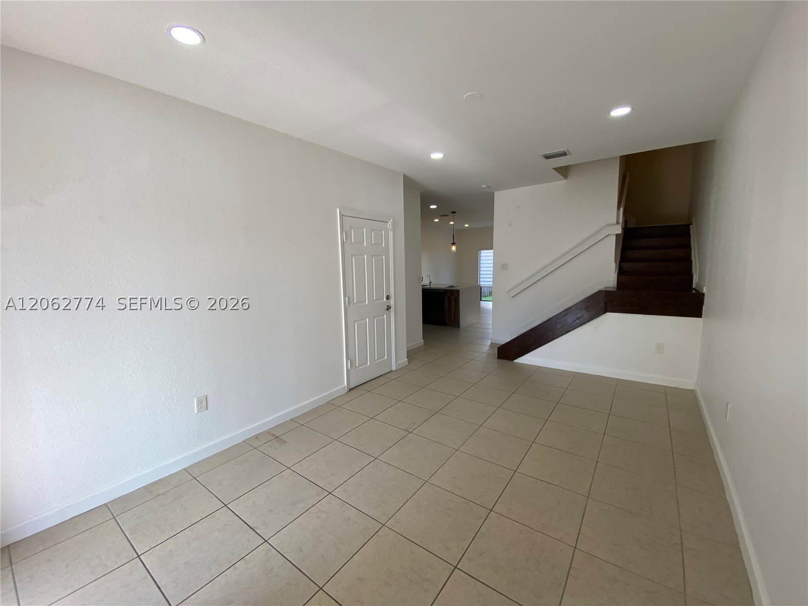 343 NE 37th Ter – photo 4