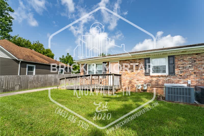 2407 Holbrook Drive – photo 2