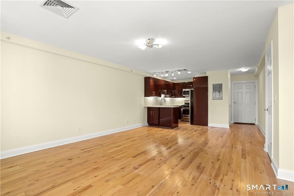 550 Connecticut Avenue – photo 5
