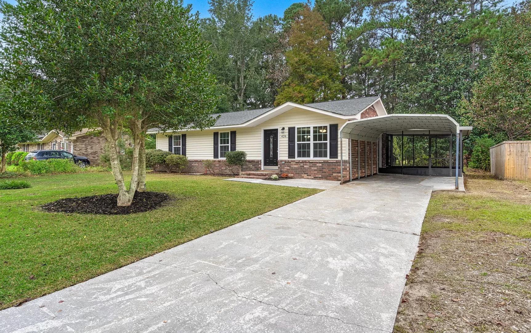 Beautiful Summerville Rent Ready, Fully Renovated Home – photo 4