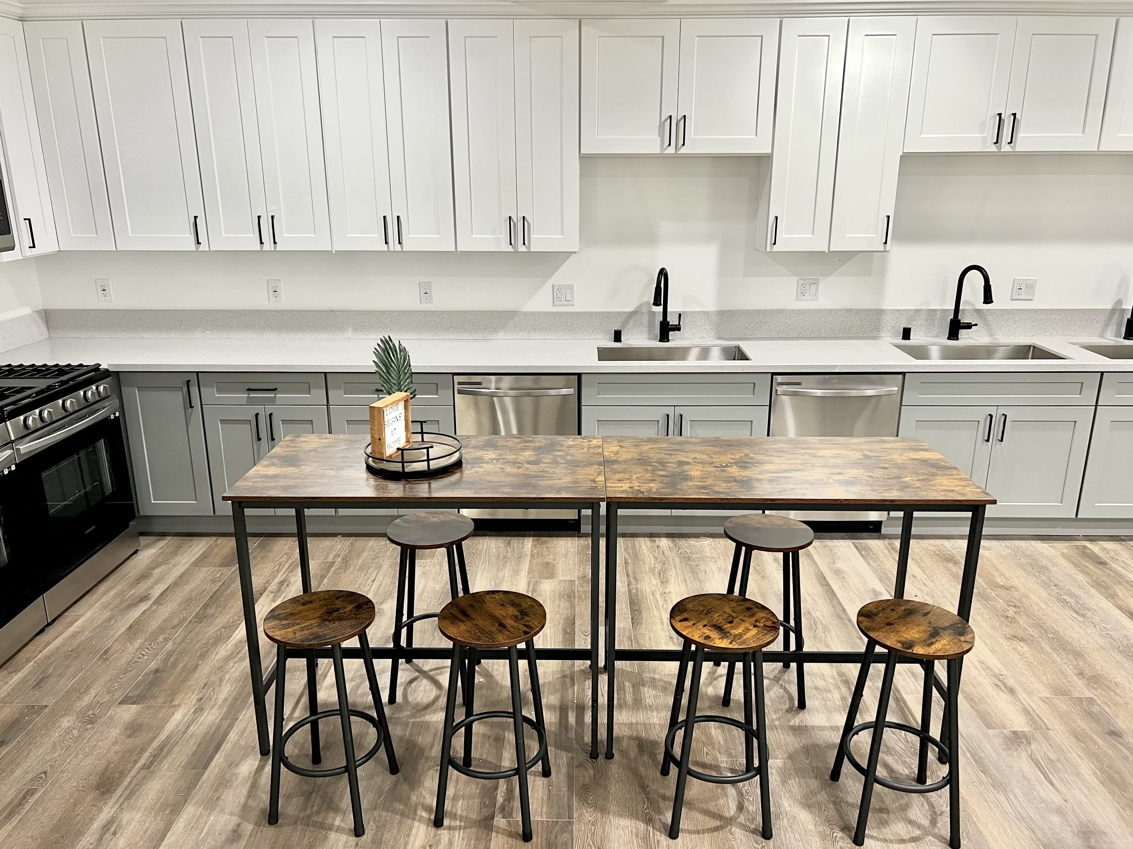1587 W 35th Street – photo 5