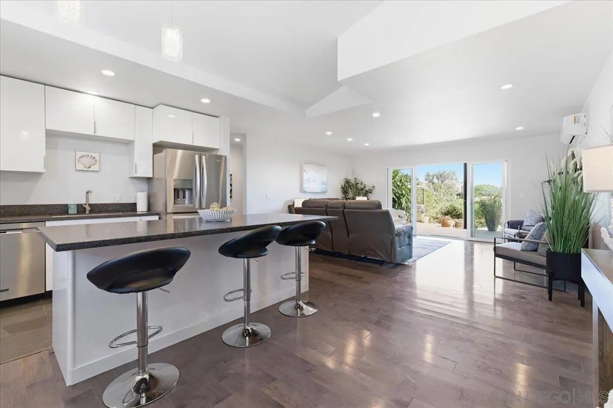 5447 Soledad Rd – photo 3