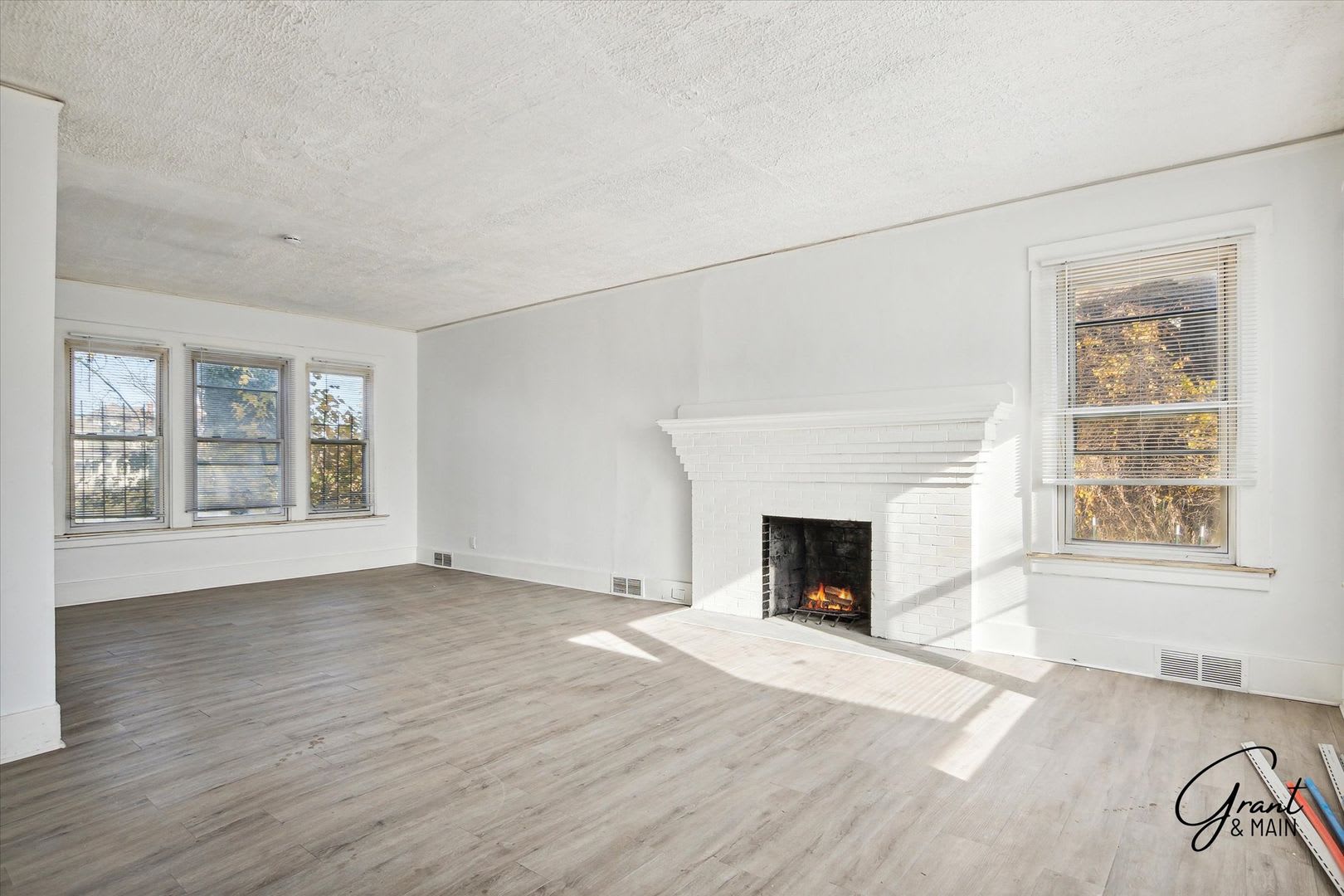 4 Bedroom Newly Renovated 1475 – photo 4