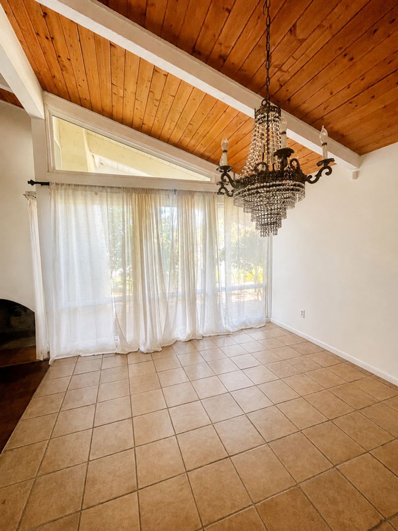 Spacious Single Living 4BR Pool Home in Fresno! – photo 4