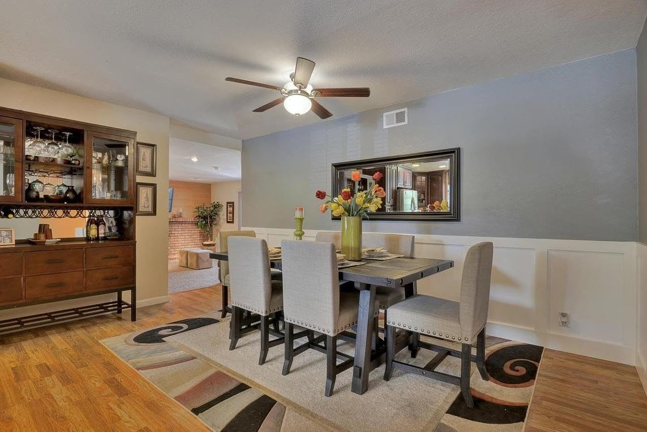 561 Hyde Park Dr – photo 4