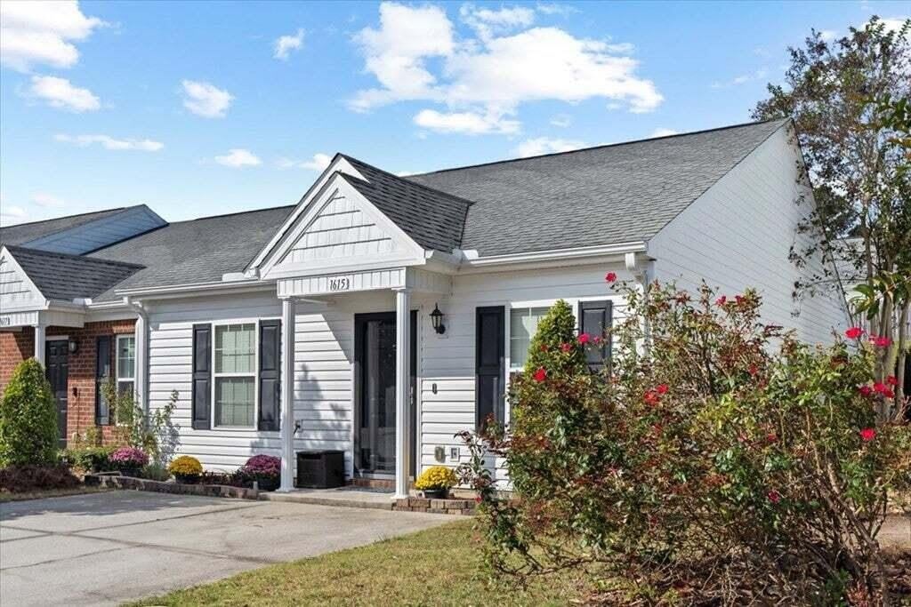 1615 Emma Street – photo 2