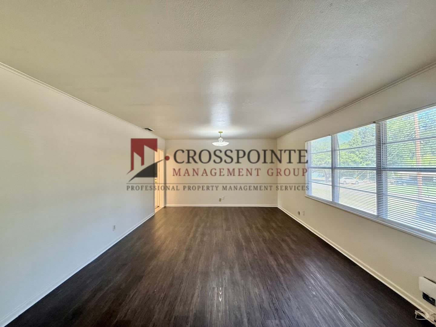 Beautiful 3 Bed 2 Bath in the Heart of Tyler! – photo 3