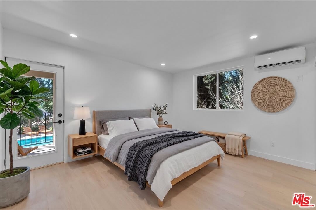6913 1/2 Encino Ave – photo 3