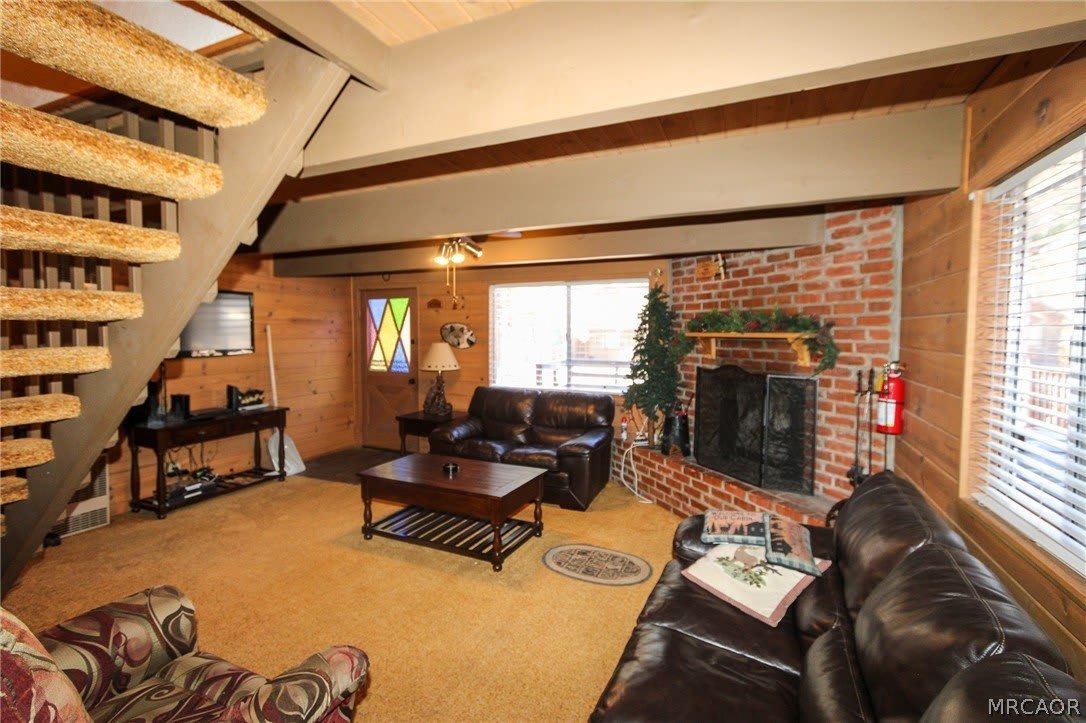 692 San Bernardino Avenue – photo 4