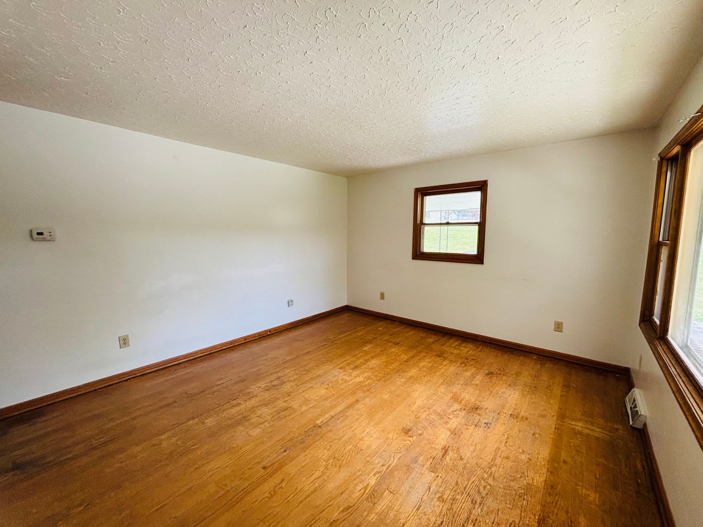 3 Bedroom, 1 Bath House – photo 2