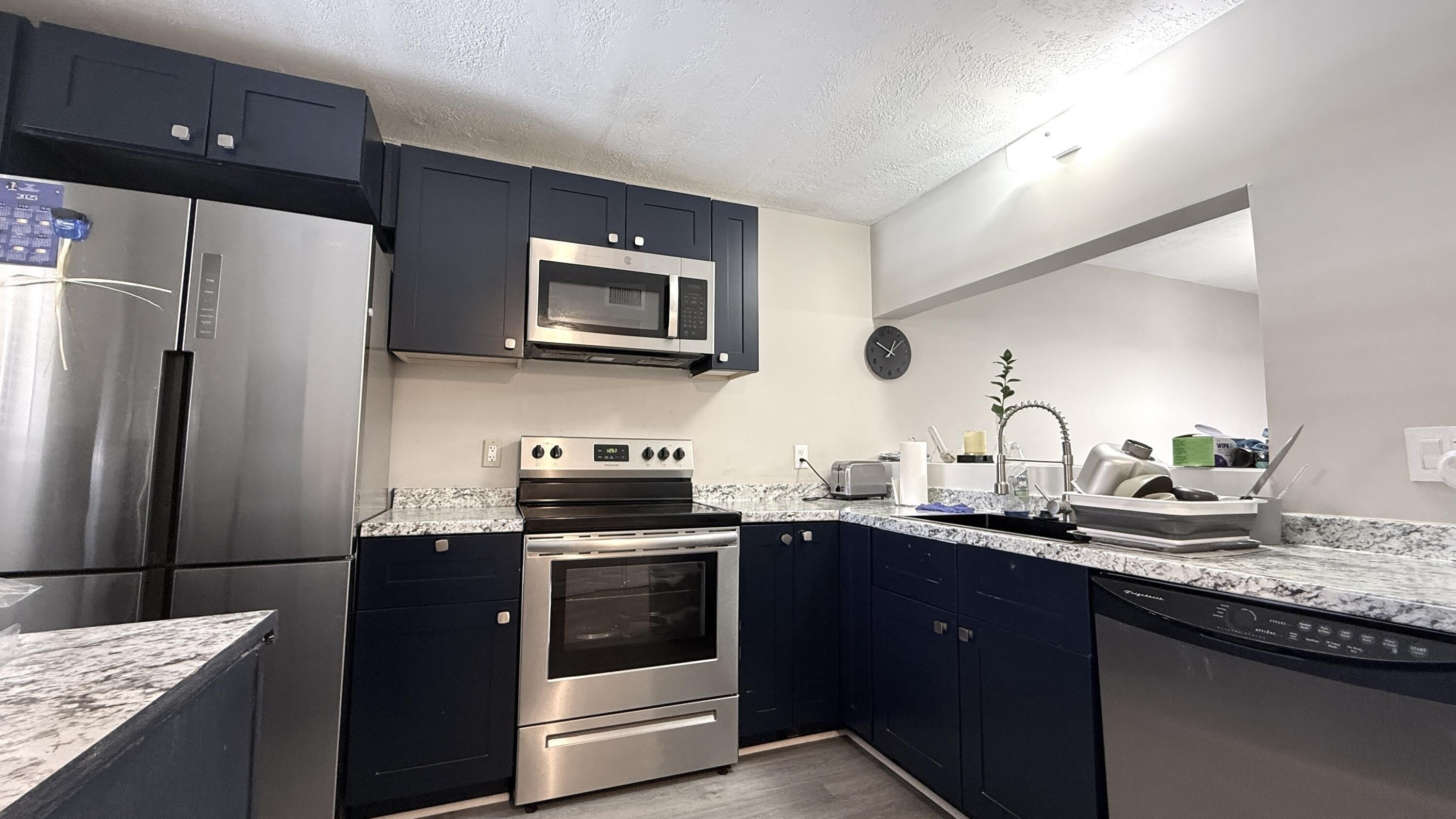 2925 SW 22nd Avenue – photo 1