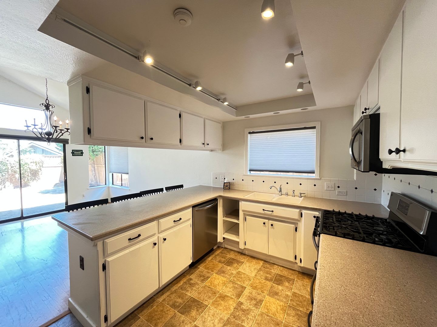 Bright And Clean Home Great Central Location – photo 3
