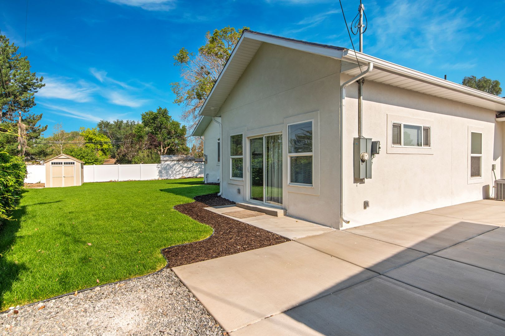 Fully Renovated 5-Bed Home with RV Parking & Garage – photo 4