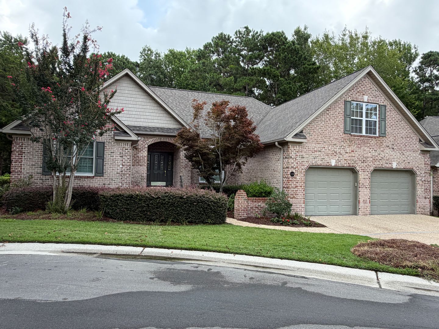 Beautiful 4-Bedroom Home with First-Floor Primary Suite & 2-Car Garage – photo 3