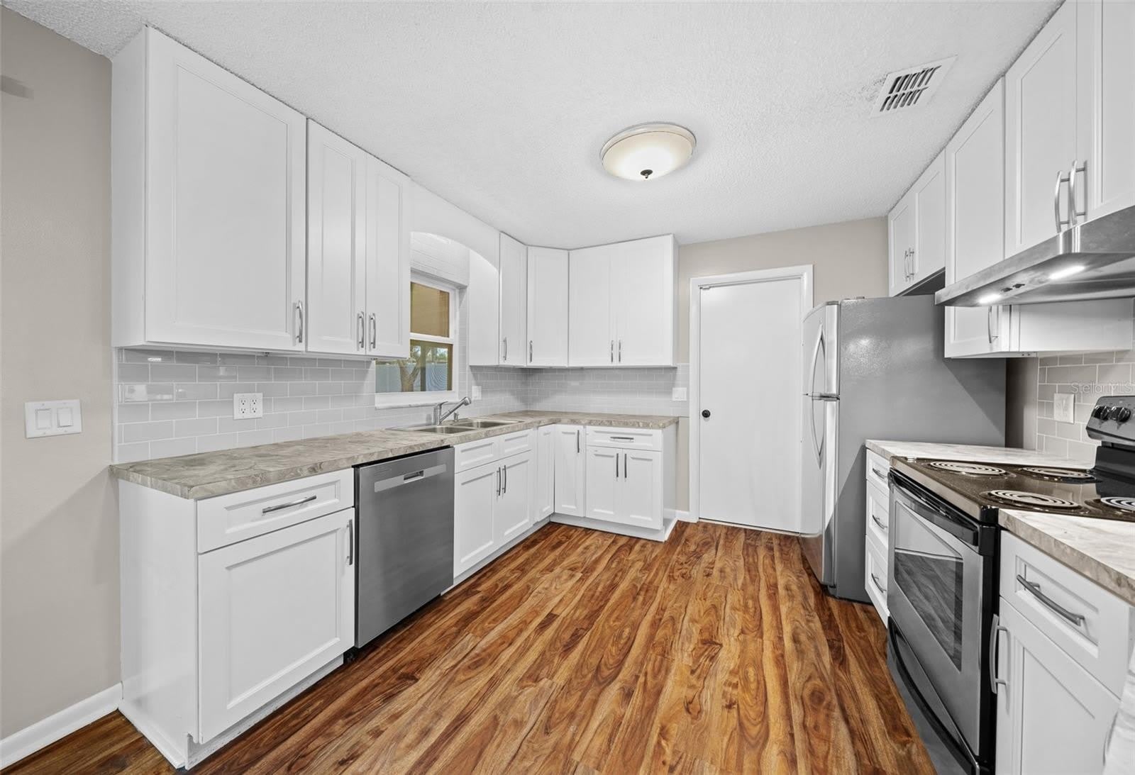 1820 Se 57Th Avenue – photo 4