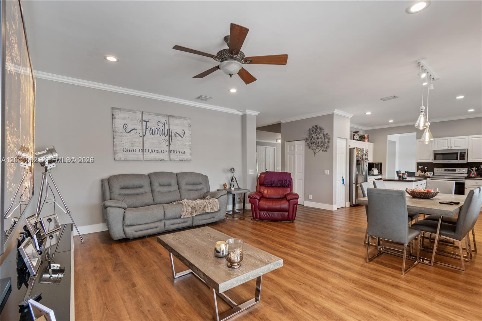 1095 Chenille Circle – photo 5